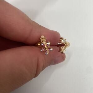 Gold tone flower adjustable ring